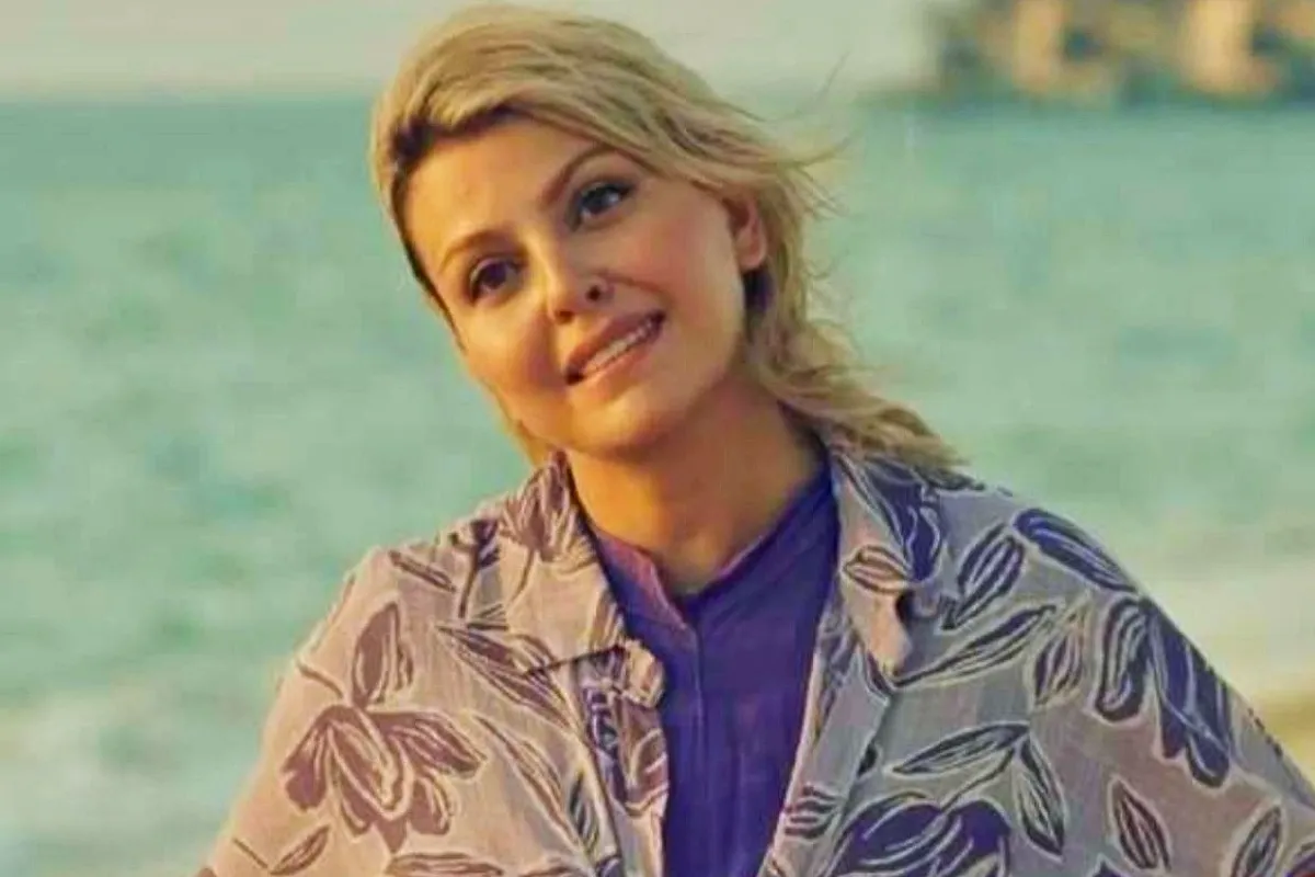 آلارا در مرد عینکی