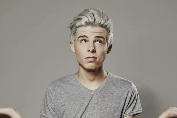 سفید شدن مو در نوجوانی