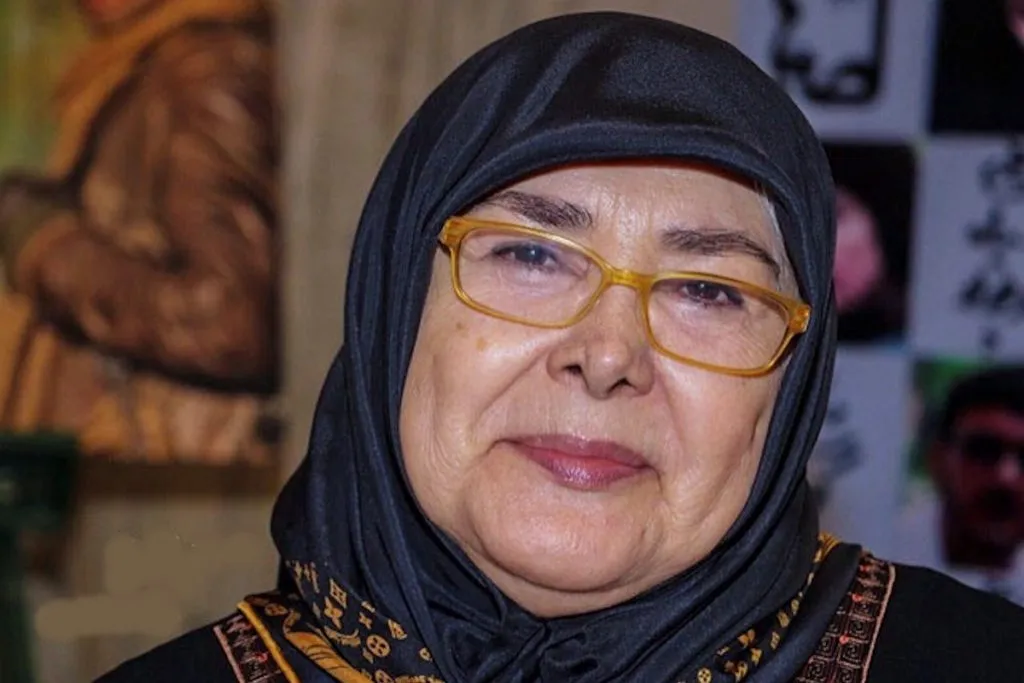 آفرین عبیسی