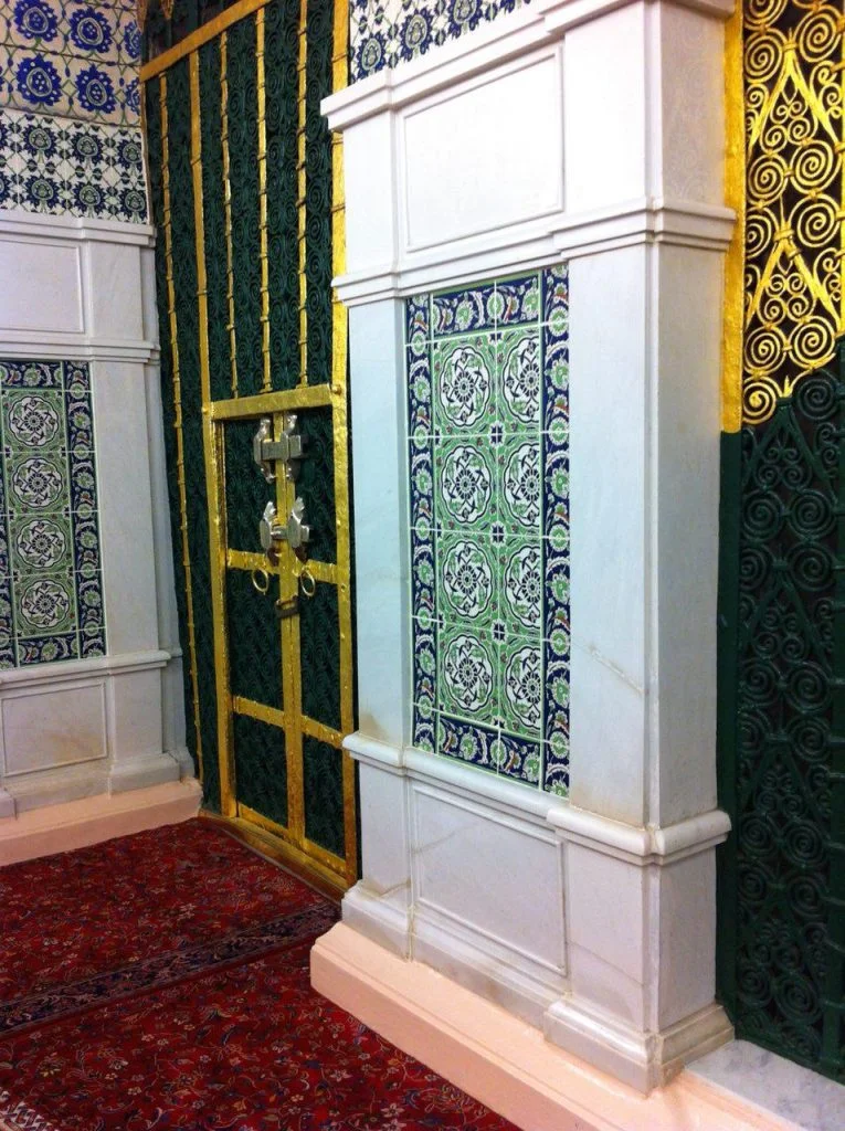 در خانه حضرت زهرا (س) در خانه حضرت زهرا (س)