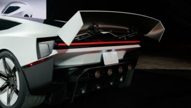 ماشین تسلا Roadster 2 با قابلیتهای عجیبش همه را غافلگیر کرد؛ از پرواز تا رانندگی وارونه