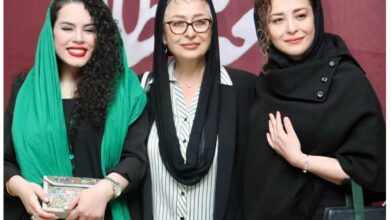 تصاویر و ویدیوی مراسم اکران فیلم «کافه سلطان» | آزیتا حاجیان و دخترانش روی فرش قرمز